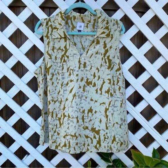 Cabi Flurry Top in an Olive & Cream Abstract Pattern. Size Large. NWOT - Picture 3 of 10